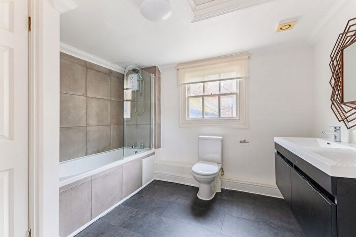 3 Bedroom Flat To Rent In George Street, Oxford, OX1