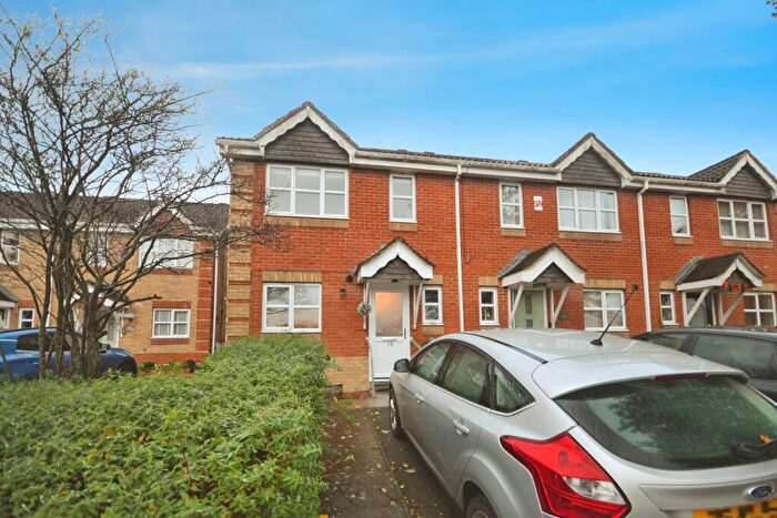 2 Bedroom End Of Terrace House For Sale In Carter Road, Maidenbower, Crawley, RH10