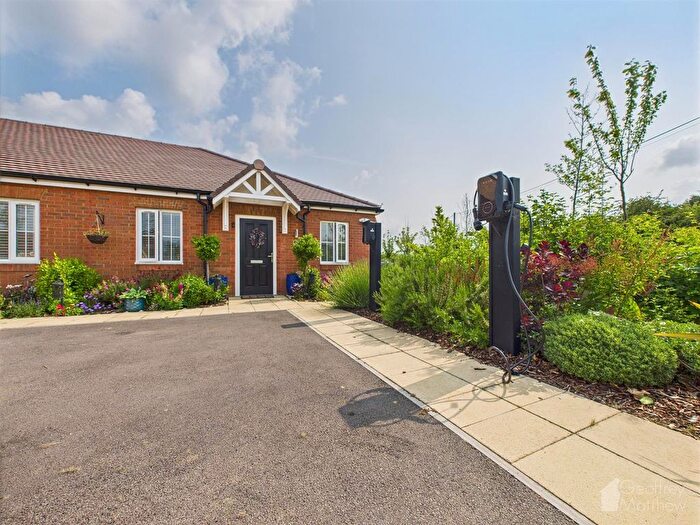 2 Bedroom Semi-detached Bungalow For Sale In Emery Croft, Meppershall, SG17