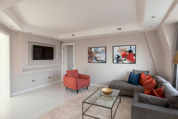 3 Bedroom Flat To Rent In Sloane Street, London, SW1X
