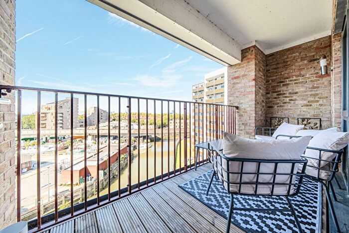 2 Bedroom Flat For Sale In Greenwich High Road, London, SE10