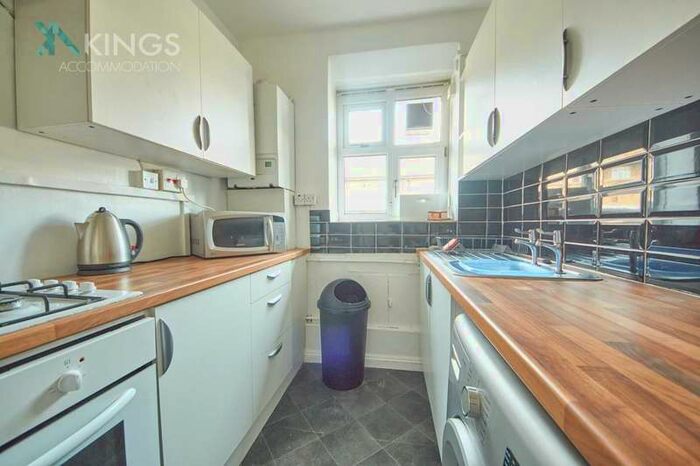 3 Bedroom Flat To Rent In Tulse Hill, Brixton, SW2