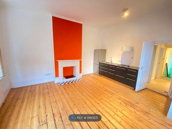 2 Bedroom Flat To Rent In Brixton, London, SW9