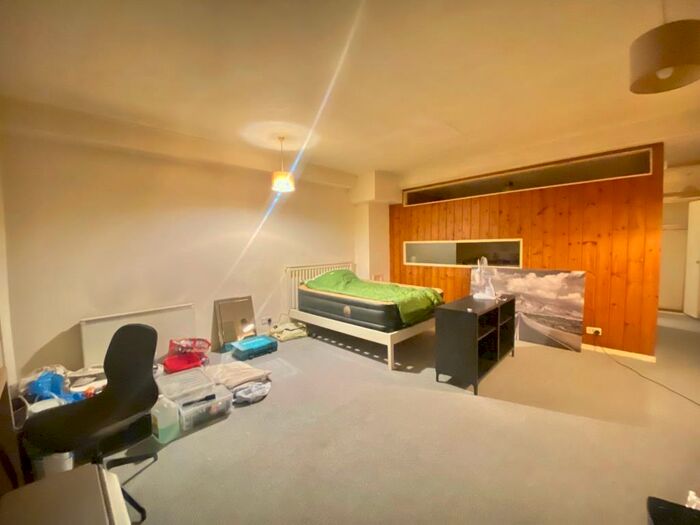 Apartment To Rent In Colleton Drive, Twyford, RG10