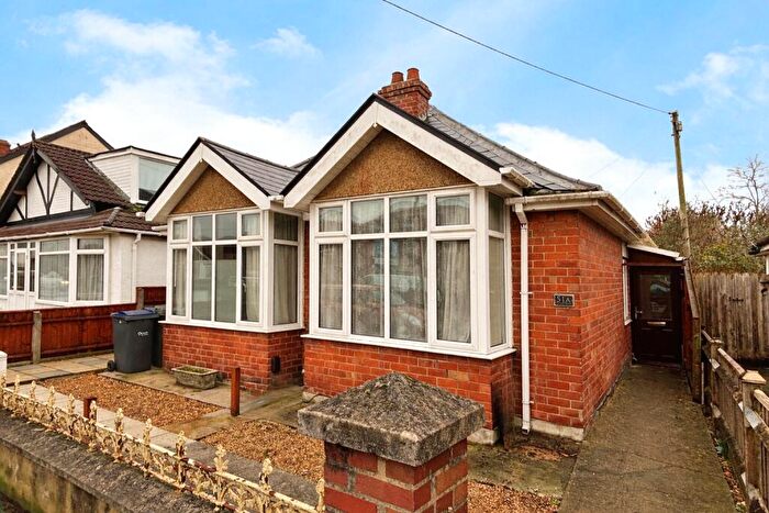 1 Bedroom Bungalow For Sale In Station Road, BA13