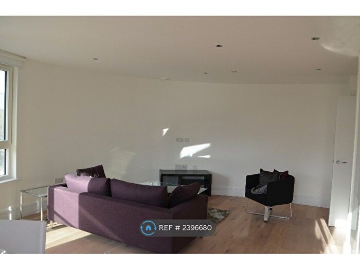 2 Bedroom Flat To Rent In St Luke's Avenue, London, SW4