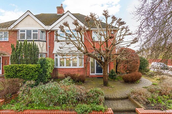 3 Bedroom Semi Detached House To Rent In New Zealand Avenue, Walton-on-Thames, KT12