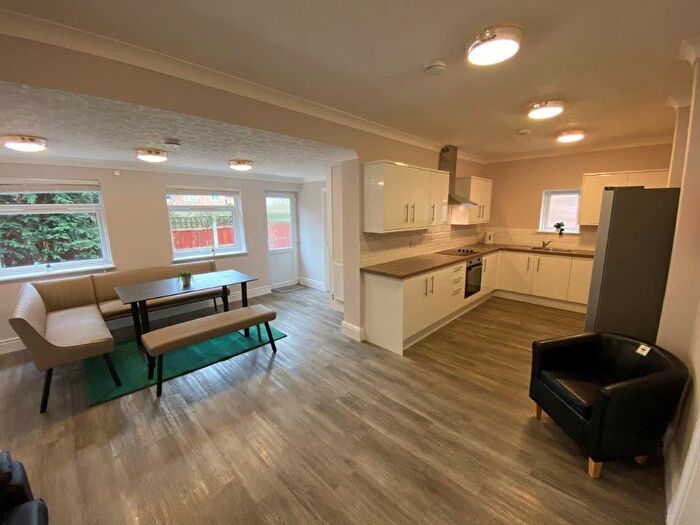 5 Bedroom Semi-Detached House To Rent In Humber Road, Beeston, NG9