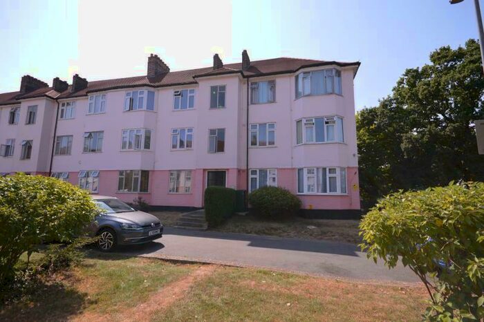 2 Bedroom Flat To Rent In Robins Court, Chinbrook Road, Lewisham, SE12