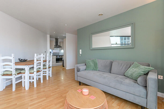 2 Bedroom Apartment For Sale In Brewery Wharf, LS10