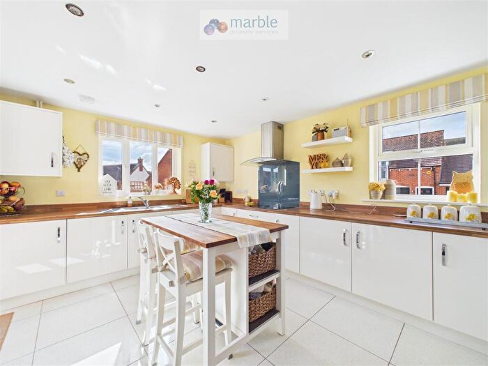 4 Bedroom Detached House For Sale In Lightning Lane, Castle Donington, Derby, DE74