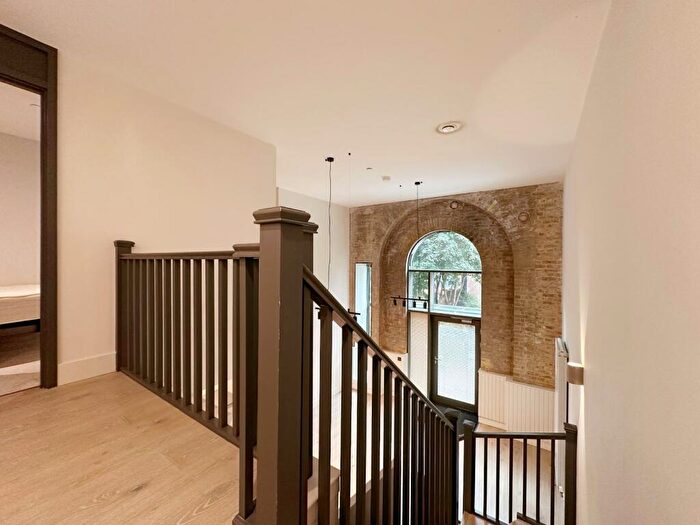 3 Bedroom Terraced House To Rent In Windsor Square, Canary Wharf, SE18