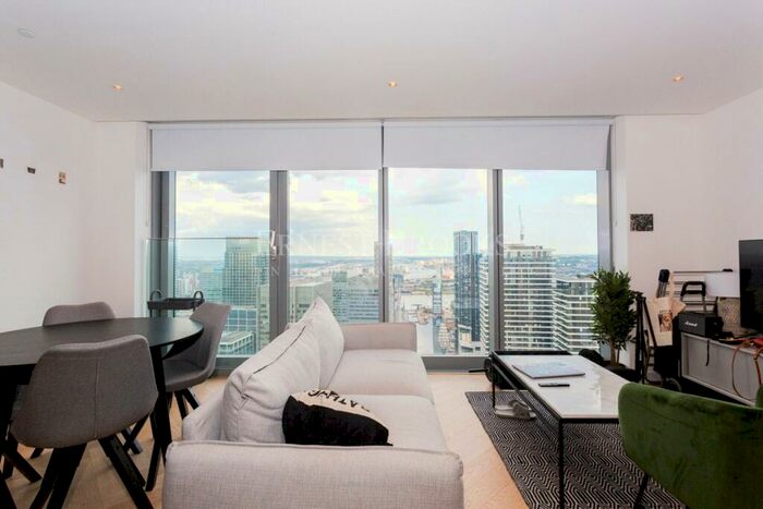 Apartment To Rent In Landmark Pinnacle, Canary Wharf, E14