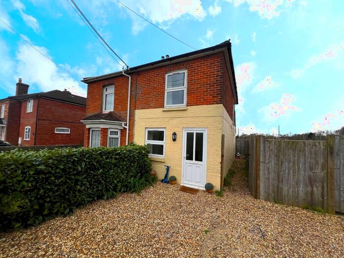 2 Bedroom Semi-Detached House To Rent In Lower Northam Road, Hedge End, Southampton, Hampshire, SO30