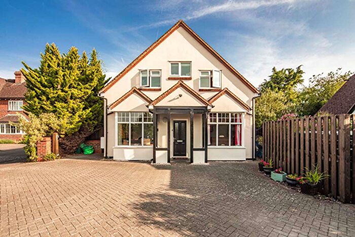 4 Bedroom Detached House For Sale In Oakdene, Upper Basildon, RG8