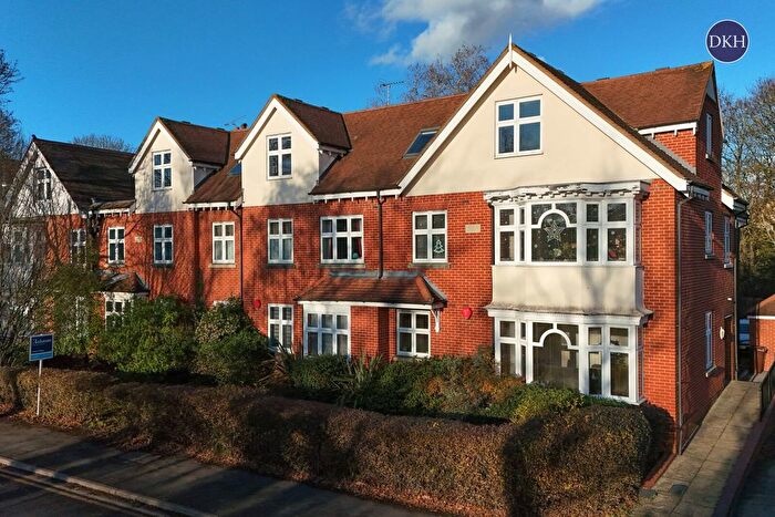 2 Bedroom Flat To Rent In The Avenue, Watford, Hertfordshire, WD17