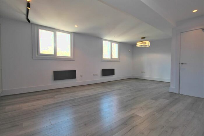 2 Bedroom Flat To Rent In Lower Hillgate, Stockport, SK1