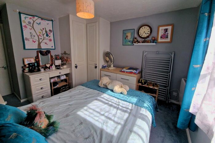 2 Bedroom Flat For Sale In Cody Close, Ash Vale, Surrey, GU12