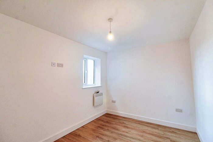 2 Bedroom Flat To Rent In Chalk Court, Villa Street, Beeston, NG9