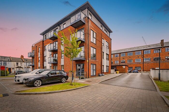 2 Bedroom Flat For Sale In Hagden Lane, Watford, WD18