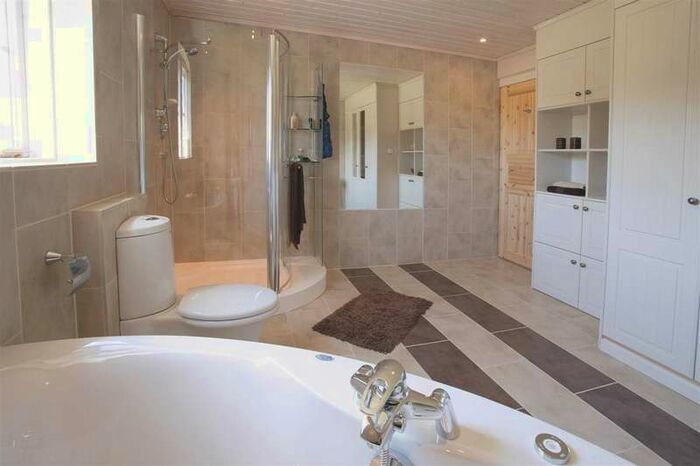 3 Bedroom Apartment To Rent In Meadowside Lodge, Lower Lakes, TA5
