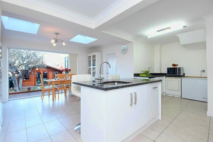 3 Bedroom Semi-Detached House To Rent In Sutton Common Road, Sutton, SM1