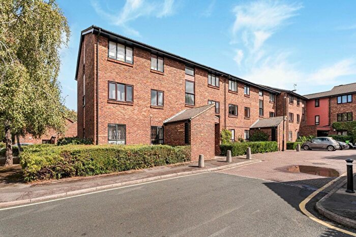 2 Bedroom Flat For Sale In Allendale Close, London, SE5