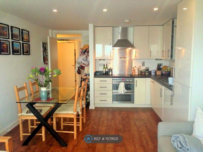 2 Bedroom Flat To Rent In Ramsgate Street, London, E8