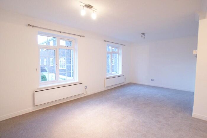 2 Bedroom Apartment To Rent In Hillcrest, Weybridge, Surrey, KT13
