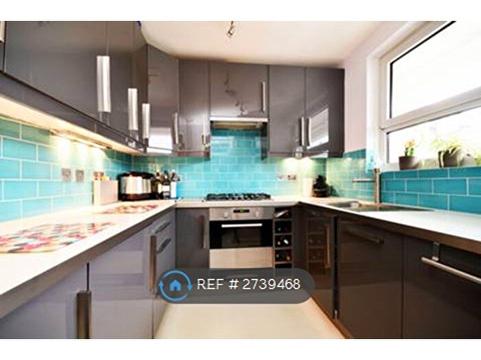 3 Bedroom Maisonette To Rent In Brixton, Brixton, SW9