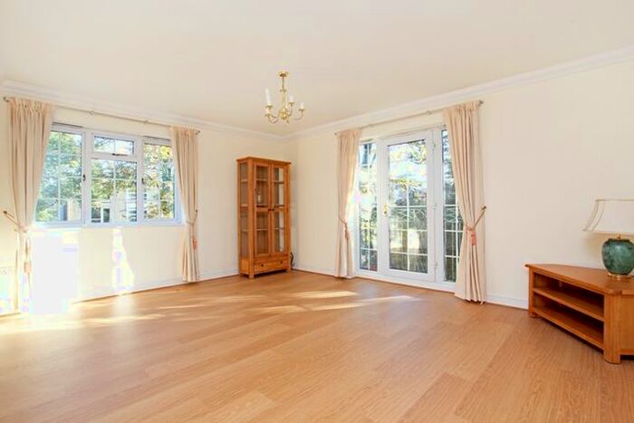 2 Bedroom Flat To Rent In St. Leonards Road, Windsor, SL4