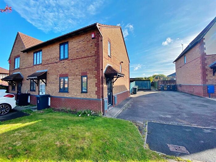 2 Bedroom End Of Terrace House To Rent In Rosewood, Nuneaton, CV11