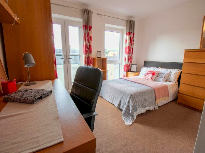 8 Bedroom Property To Rent In Saxton Court, Gillingham, Kent, ME7