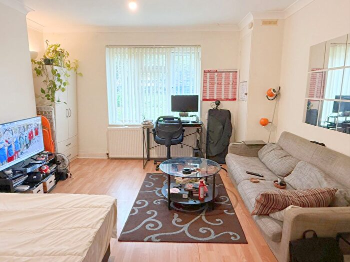 Studio To Rent In Queensbridge Court, Haggerstan, E2