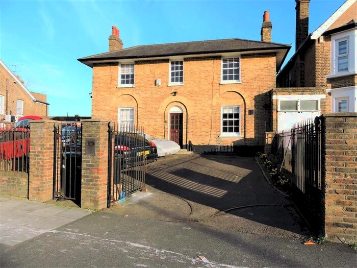 5 Bedroom Detached House To Rent In Hertford Road, Enfield, EN3