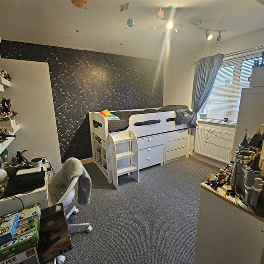 3 Bedroom Semi-Detached House For Sale In Whitewater Road, Ollerton, Newark, NG22