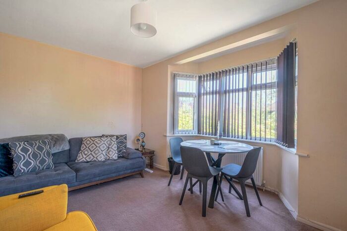 3 Bedroom Flat To Rent In Abercorn Road, Mill Hill East, London, NW7