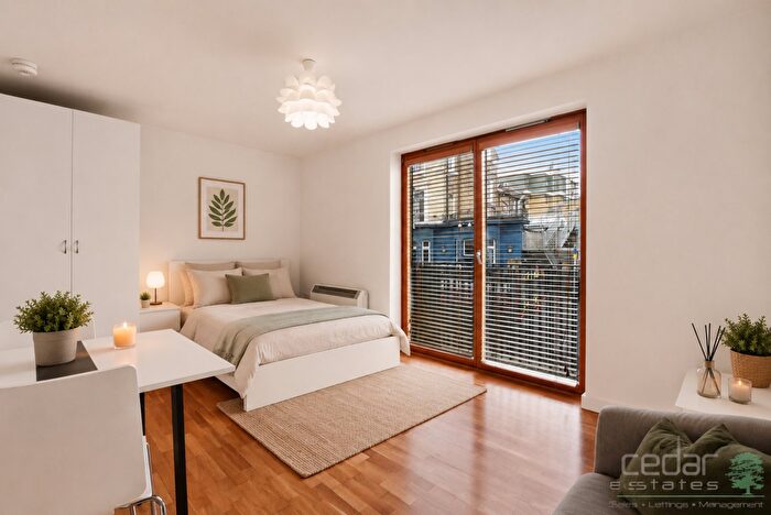 Flat To Rent In Cavendish Road, Kilburn, NW6