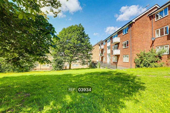 2 Bedroom Flat To Rent In Grafton Court, Radford, NG7