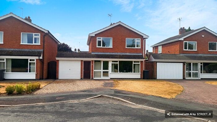 3 Bedroom Detached House For Sale In Cranwell Close, Leicester, LE5