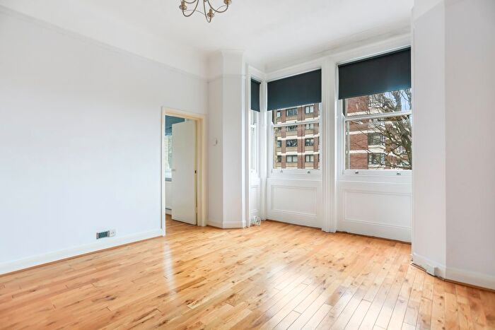2 Bedroom Flat For Sale In Cromwell Road, Hove, BN3