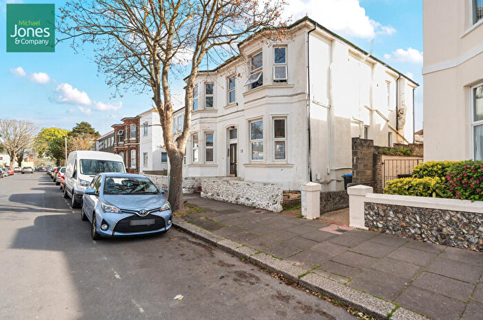 Flat To Rent In Selden Road, Worthing, West Sussex, BN11