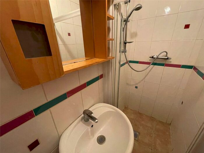 1 Bedroom Flat To Rent In Lees Road, Hillingdon, Middlesex UB8