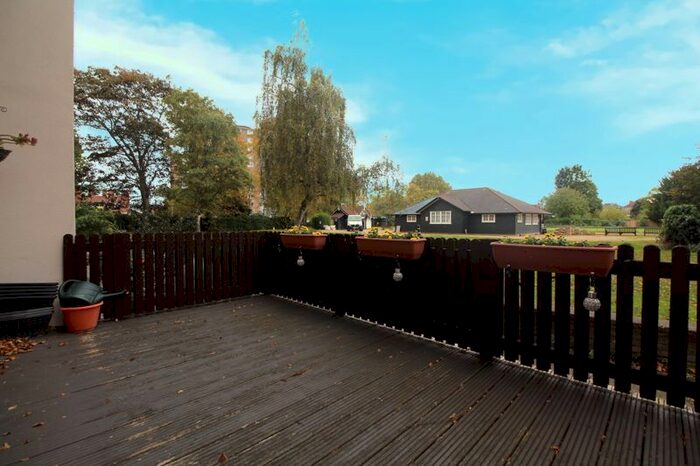 3 Bedroom Maisonette To Rent In Beauchamp Court, Bedford, MK40