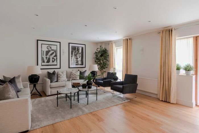 3 Bedroom Flat To Rent In Harrowby Street, London, W1H