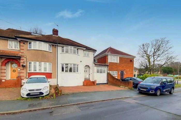 5 Bedroom Semi-Detached House To Rent In The Shruberries, Chigwell, IG7