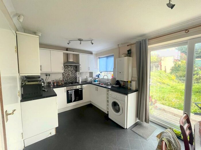 2 Bedroom Semi-Detached House To Rent In **&#;pppw Excluding** Dorset Street, Nottingham, Nottingham, NG8