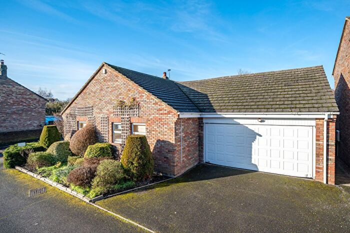 3 Bedroom Detached Bungalow For Sale In Lakeside, Tring, HP23