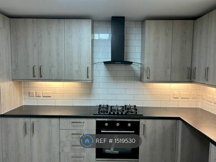 5 Bedroom Semi-Detached House To Rent In Beechwood Avenue, Greenford, UB6