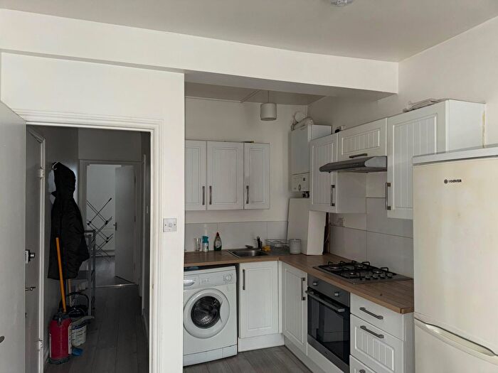 2 Bedroom Terraced House To Rent In Balls Pond Road, Hackney, N1
